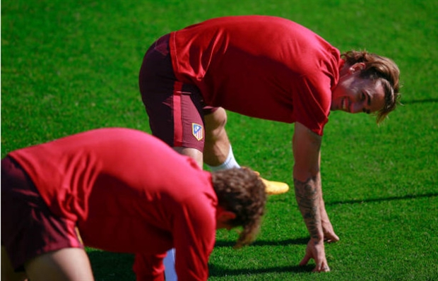 Griezmann tươi như hoa trước giờ chiến với Leicester - Bóng Đá