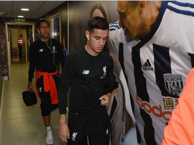 Ngay sau Sturridge chính là bộ Firmino - Coutinho.