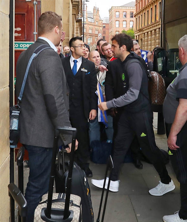 Theo một vài nguồn tin, thì đây là một biên pháp nhằm tăng cường anh ninh cho các cầu thủ đến từ London.