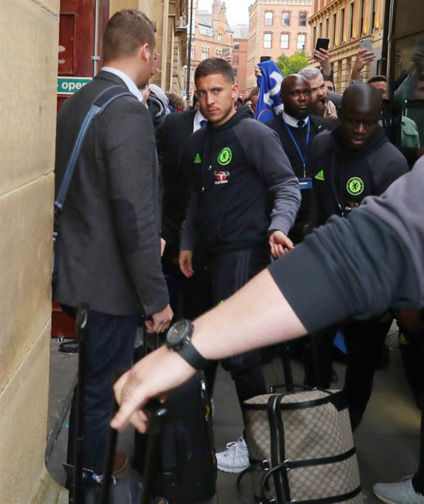 Vừa tới Manchester, Chelsea đã gặp rắc rối với an ninh - Bóng Đá