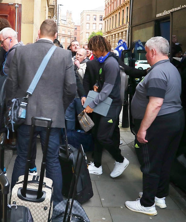 Vừa tới Manchester, Chelsea đã gặp rắc rối với an ninh - Bóng Đá