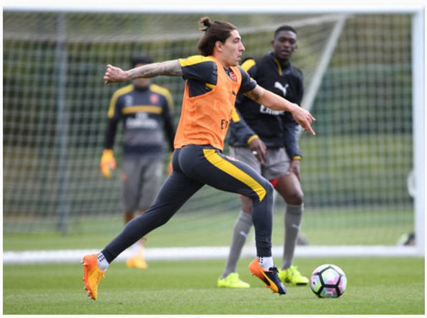 Héctor Bellerín vẫn có những pha bứt tốc quen thuộc.