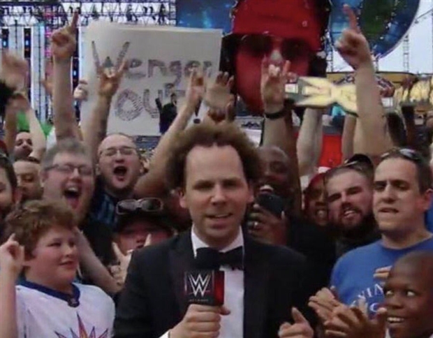 Tại một sự kiện 'không liên quan' đến bóng đá như WWE - Wrestlemania.