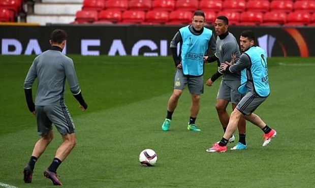 Dàn sao Anderlecht thay nhau 'phá nát' công viên trung tâm tp Manchester - Bóng Đá