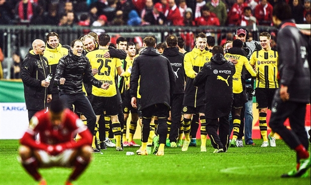 Niềm hạnh phúc vỡ òa của các thành viên Dortmund tại Allianz Arena.