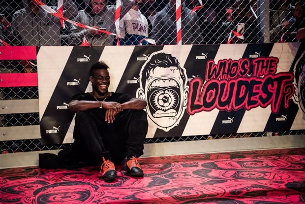 Balotelli tỏ ra vô cùng hưng phấn khi tham gia vào sự kiện này.