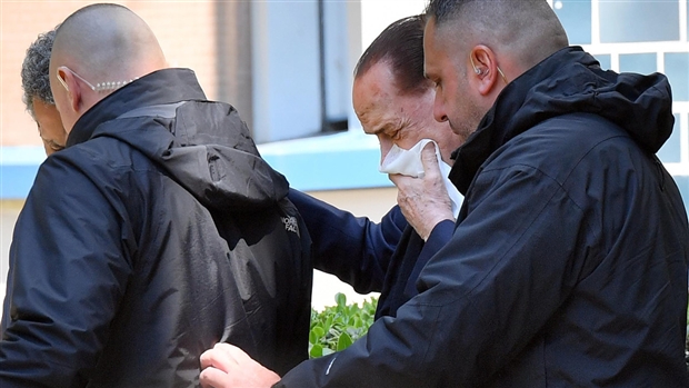 Cựu chủ tịch của Milan đã được các bác sĩ tiến hành khâu lại vết thương rất nặng ở hàm trên.