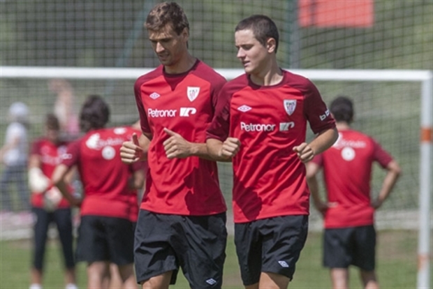 Herrera đầy thân thiết với kẻ thù ngay sau trận hòa của Man Utd - Bóng Đá