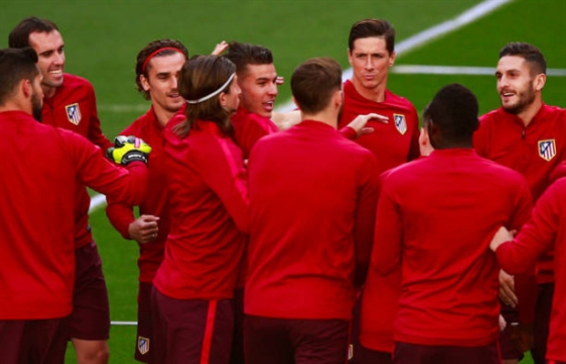 Bầu không khí khá vui vẻ trong buổi tập của Atletico tại Bernabeu.