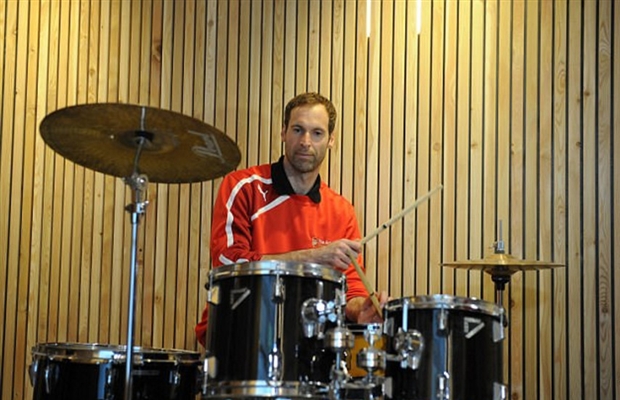 Sự nghiệp gặp khó, Petr Cech lại tìm về với âm nhạc - Bóng Đá