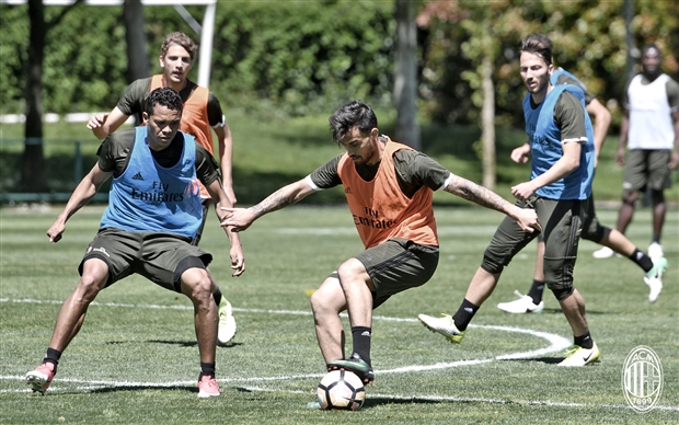 Montella thích thú khi các học trò 'chặt chém' nhau - Bóng Đá