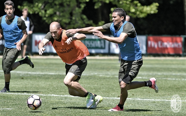 Montella thích thú khi các học trò 'chặt chém' nhau - Bóng Đá