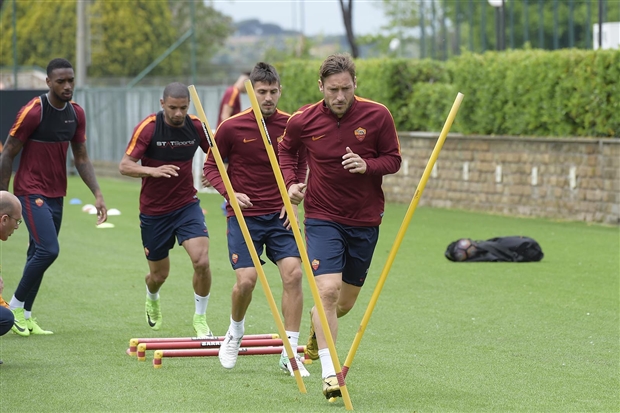 Các ngôi sao của Bầy Sói như đội trưởng Totti cũng tỏ ra khá mệt mỏi.