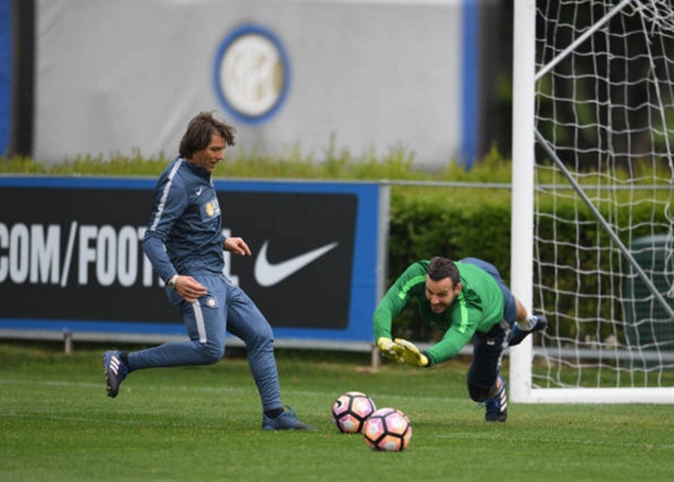 Huyền thoại Zanetti nhẹ người vì thái độ của Inter - Bóng Đá