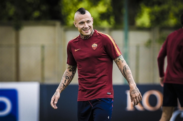 Nụ cười của Nainggolan, điều hiếm hoi trong buổi tập của Roma.