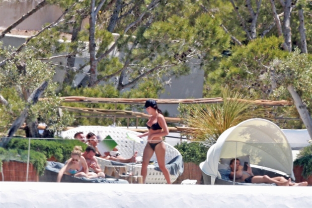 Ronaldo 'cày sức' cùng bạn gái trước thềm đại chiến - Bóng Đá