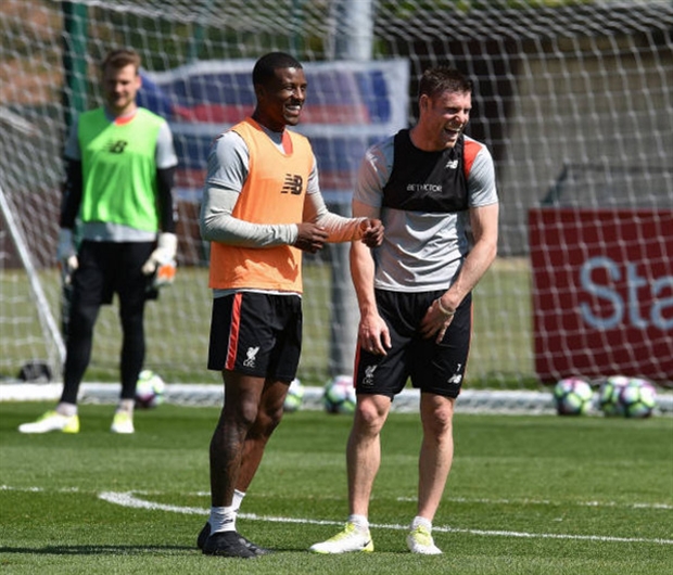 Dàn sao Liverpool khoái chí khi vừa nắm tay, vừa tập luyện  - Bóng Đá