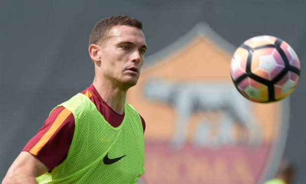 Trước tin đồn bất hòa, Spalletti cười không nổi trên sân tập của Roma - Bóng Đá