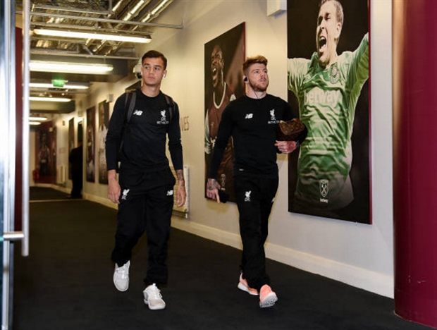 'Mane' xuất hiện ủng hộ Liverpool tại London - Bóng Đá