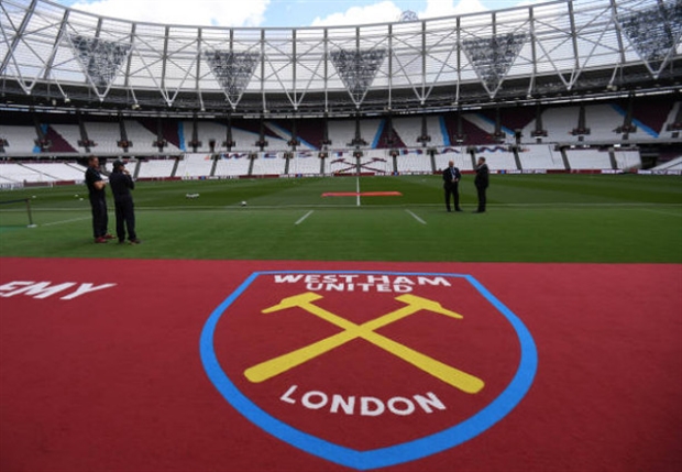 'Mane' xuất hiện ủng hộ Liverpool tại London - Bóng Đá