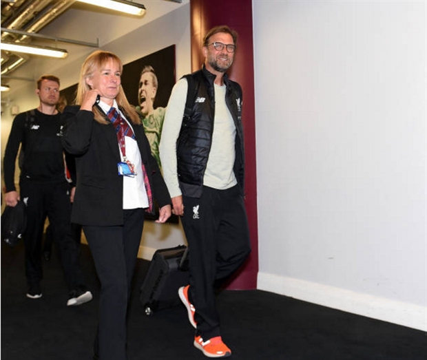 'Mane' xuất hiện ủng hộ Liverpool tại London - Bóng Đá