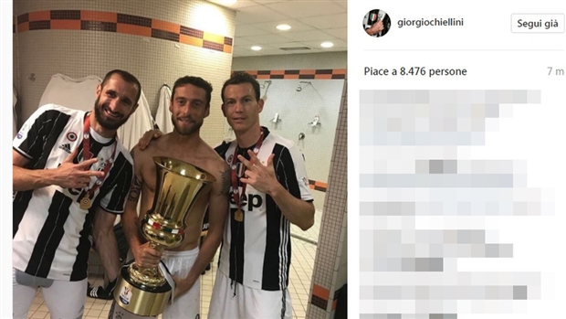 Dàn sao Juve thi nhau 'câu like' bằng cúp Coppa Italia - Bóng Đá