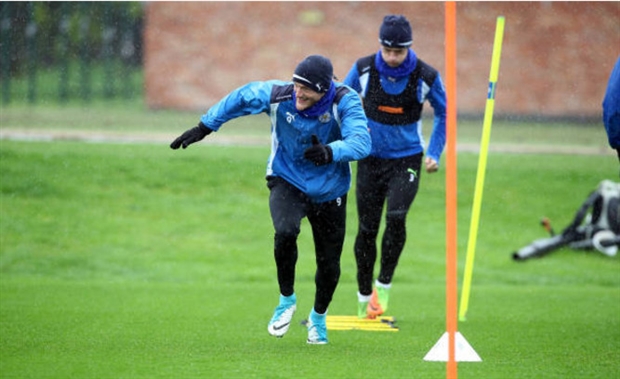 Vardy ôn lại tuổi thơ dưới cơn mưa tại Belvoir Drive - Bóng Đá