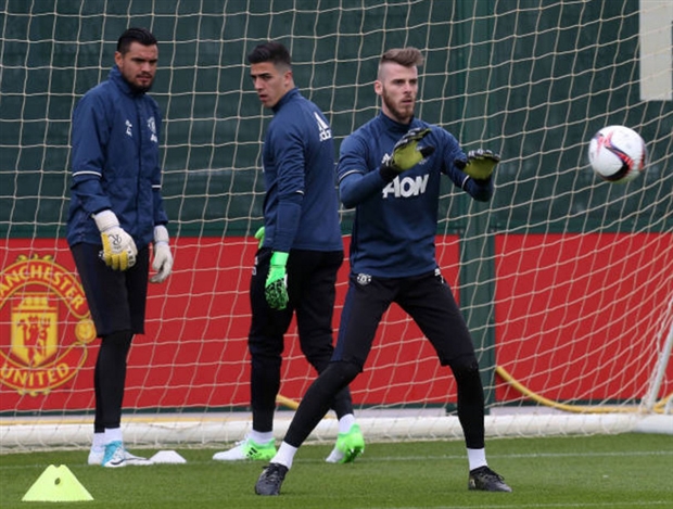 Gạt đi nỗi buồn mất cha, Pogba trở lại tập luyện cùng Man Utd - Bóng Đá