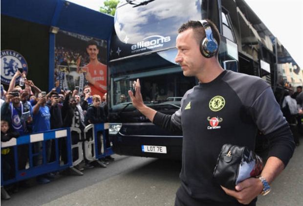 Cúp vô địch Premier League đã có mặt tại Stamford Bridge - Bóng Đá