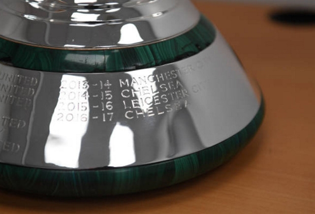 Cúp vô địch Premier League đã có mặt tại Stamford Bridge - Bóng Đá