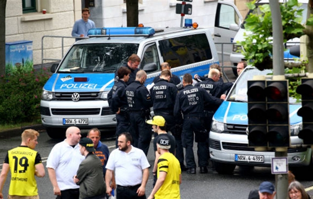 Cảnh sát căng thẳng chờ Dortmund 'khoe' cúp - Bóng Đá