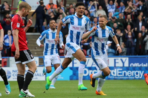 Hậu vệ: C. Löwe - 6.9