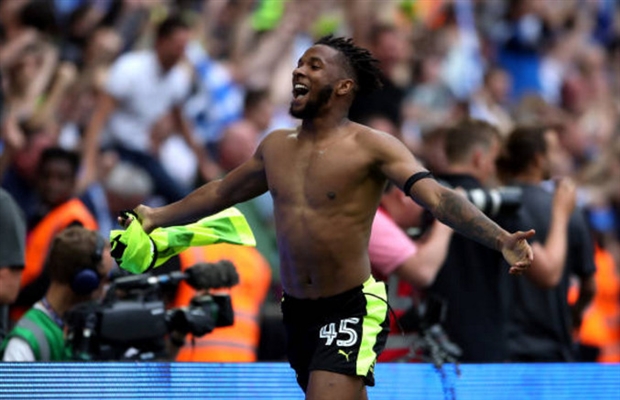 Tiền vệ: K. Palmer - 7