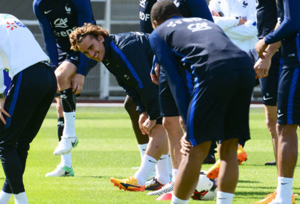 Griezmann cạch mặt sao Real khi hội quân cùng tuyển Pháp - Bóng Đá