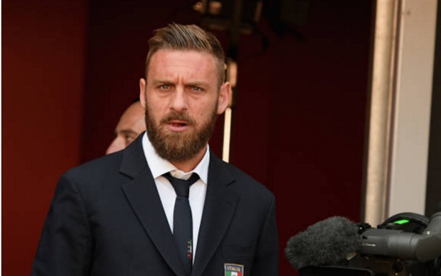 Các ngôi sao của Azzurri trông chẳng khác gì những ngôi sao điện ảnh khi khoác lên mình những chiếc ao vest lịch lãm.