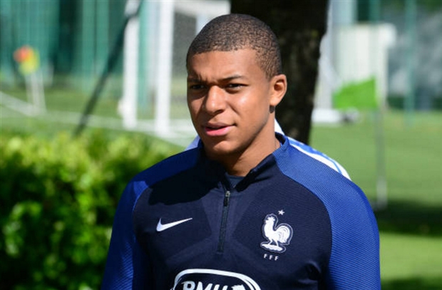 Với tuyển Pháp, Giroud là một cầu thủ rất khác - Bóng Đá