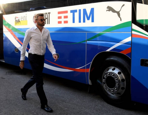 Chỉ sơ mi trắng, nhưng dàn sao Italia vẫn thu hút mọi ánh nhìn - Bóng Đá