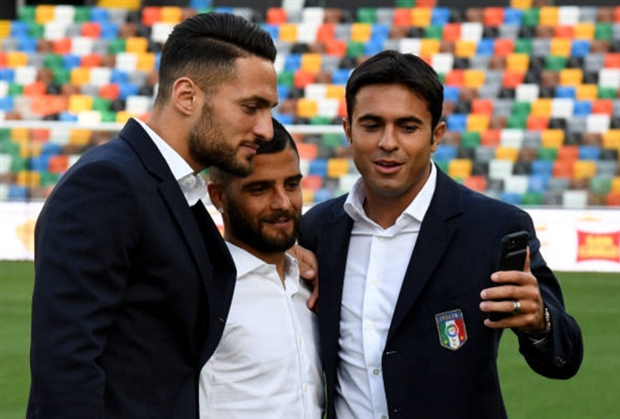 Chỉ sơ mi trắng, nhưng dàn sao Italia vẫn thu hút mọi ánh nhìn - Bóng Đá