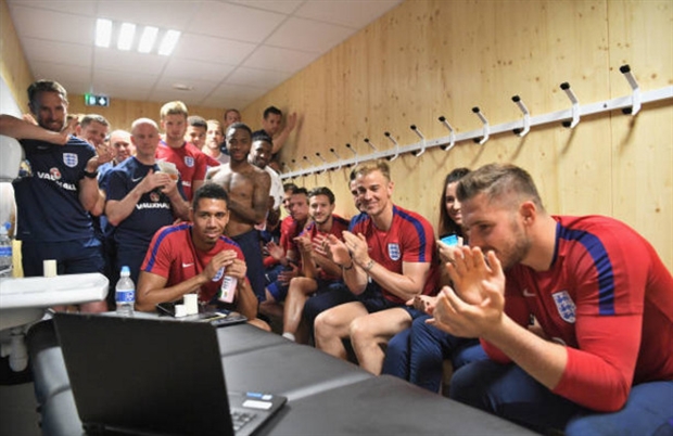 Trước đó, tuyển Anh cũng đã tập hợp lại để cùng nhau theo dõi U20 Anh đăng quang tại VCK World Cup năm nay.