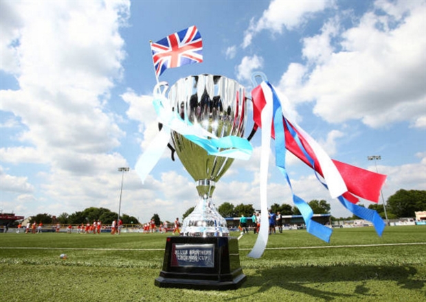 Mặc bụng bia, các huyền thoại Chelsea vẫn quẩy nhiệt tình trên sân - Bóng Đá