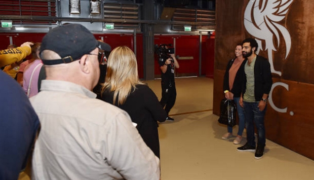 Bản hợp đồng 35 triệu bảng này cũng đã giành ra chút thời gian để giao lưu với các CĐV.