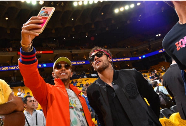 Và đây là những hình ảnh mới nhất của ngôi sao người Brazil.