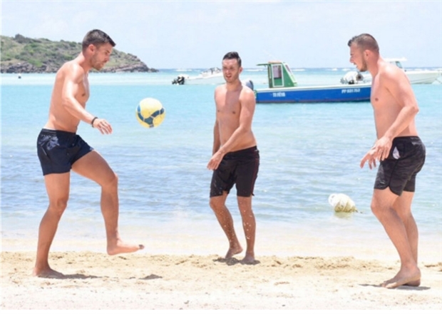 Sắp hội quân, mục tiêu của Man Utd tìm lại cảm giác giữa biển - Bóng Đá