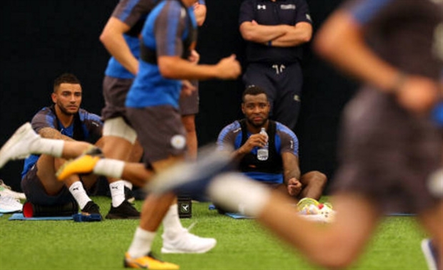  Buổi tập đầu tiên của Leicester, ấn tượng trợ lý 'xăm trổ' - Bóng Đá