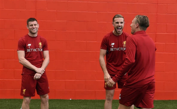 Lucas tưởng như đã rời Liverpool, nhưng cũng đã xuất hiện tại Melwood.