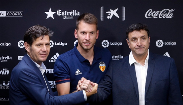 Thoát khỏi cái bóng của Buffon, Neto rạng ngời ra mắt Valencia - Bóng Đá