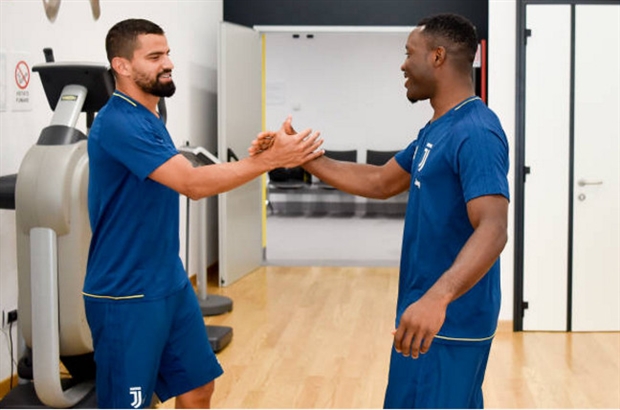 Đáng tiếc những ngôi sao trụ cột của đội bóng như Buffon, Bonucci,... vẫn chưa trở về để hội quân.