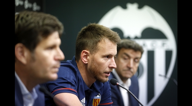 Ngay lập tức Valencia cũng đã tổ chức một cuộc họp báo.