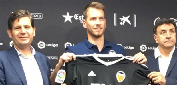 Thoát khỏi cái bóng của Buffon, Neto rạng ngời ra mắt Valencia - Bóng Đá