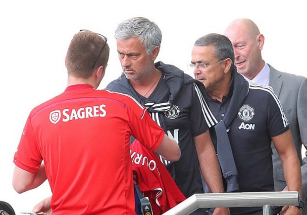 Mourinho tiều tụy trong ngày trở lại Manchester  - Bóng Đá